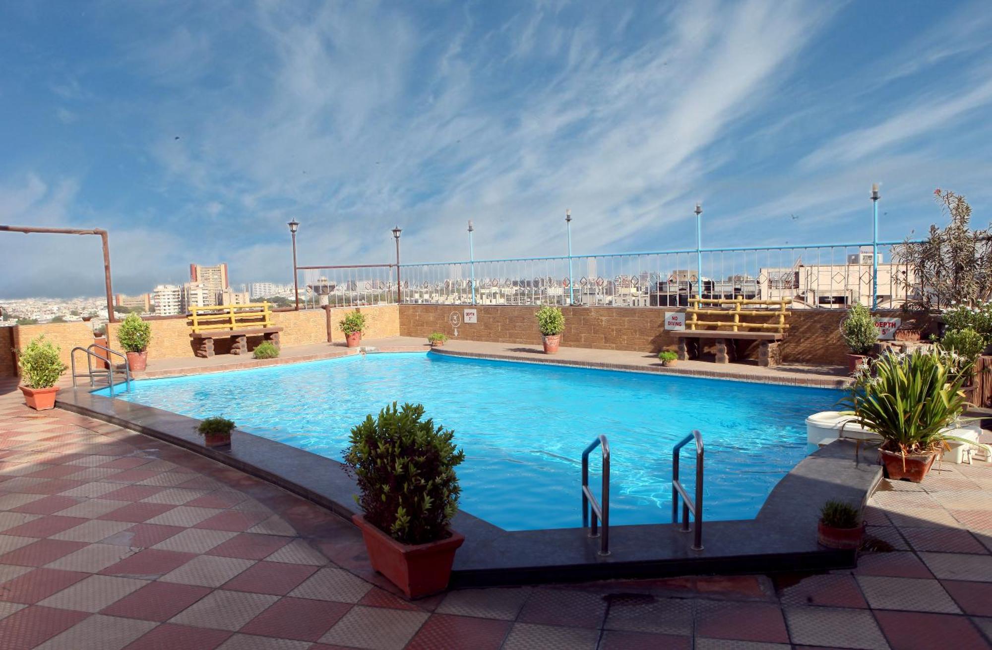 Hotel Lords Plaza Súrat Exteriér fotografie