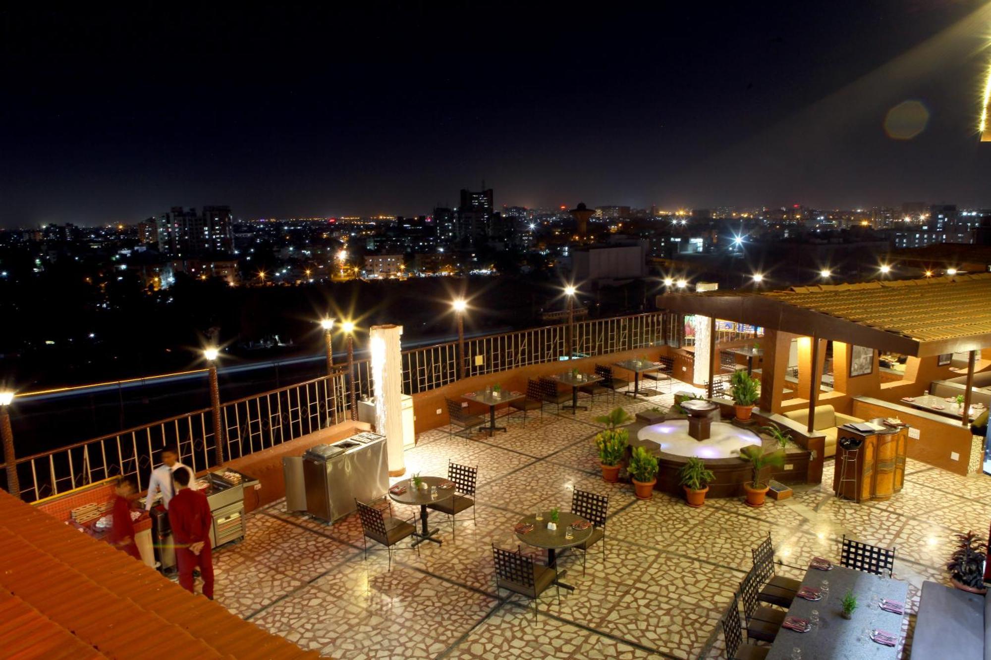 Hotel Lords Plaza Súrat Exteriér fotografie